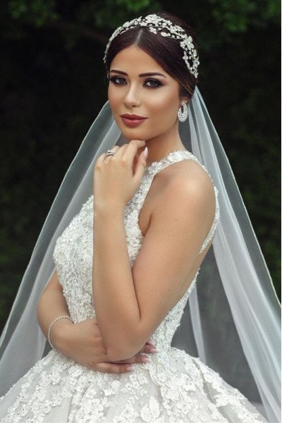 Elegant Jewel Open Back Chapel Train Ball Gown Wedding Dresses With Appliques