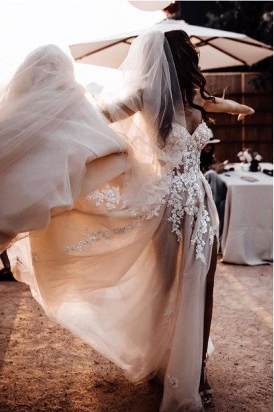 Charming Sweetheart Side Slit Chapel Train Sheath Wedding Dresses With Appliques